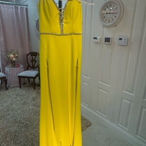 Elegant Yellow Evening Gown